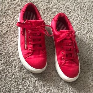 Red Stradivarius zip/tie shoes